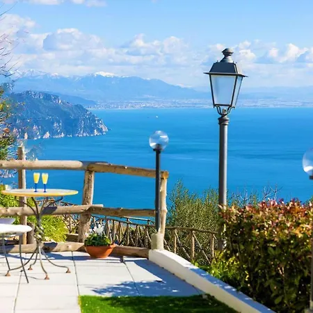 Il Giardino Di Rosa אמאלפי